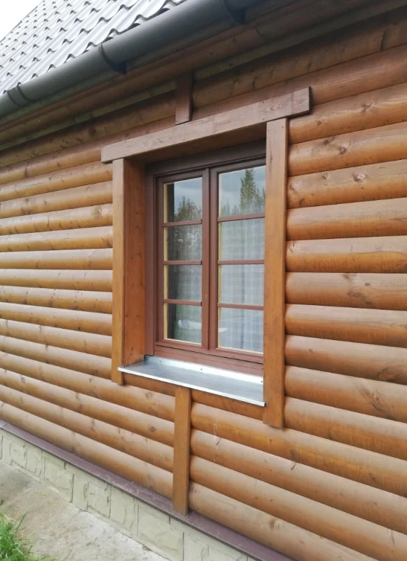 Распашное деревянное окно